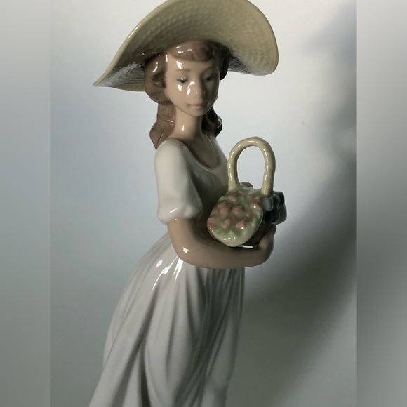 Vintage NAO Lladro Brillo Flores De Primavera flowers of spring girl with basket - Picture 8 of 15